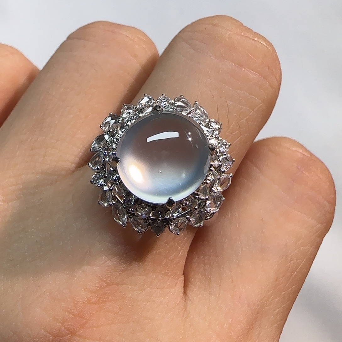 翡翠18K金镶嵌戒指蛋面