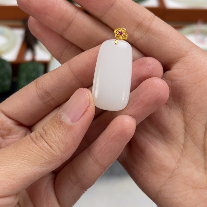 和田玉颈饰18K金镶嵌