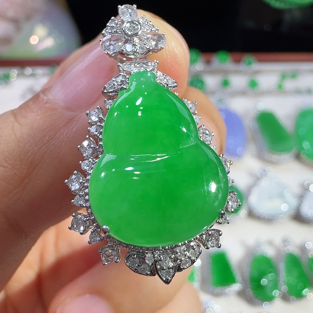 翡翠吊坠(不含链)18K金镶嵌