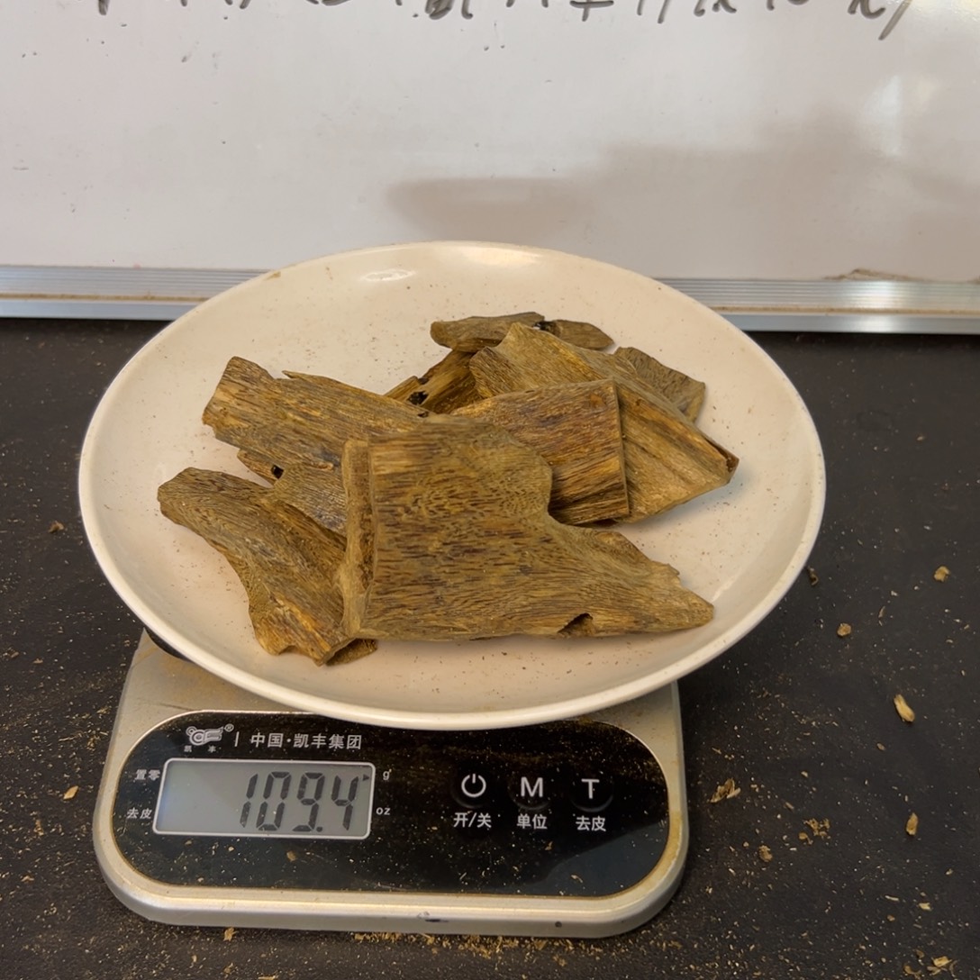 沉香沉香碎屑驼背黑奇虫眼