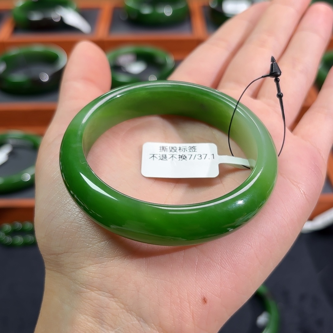 喜***圆和田玉（碧玉）未镶嵌手镯果阳绿特色镯5253