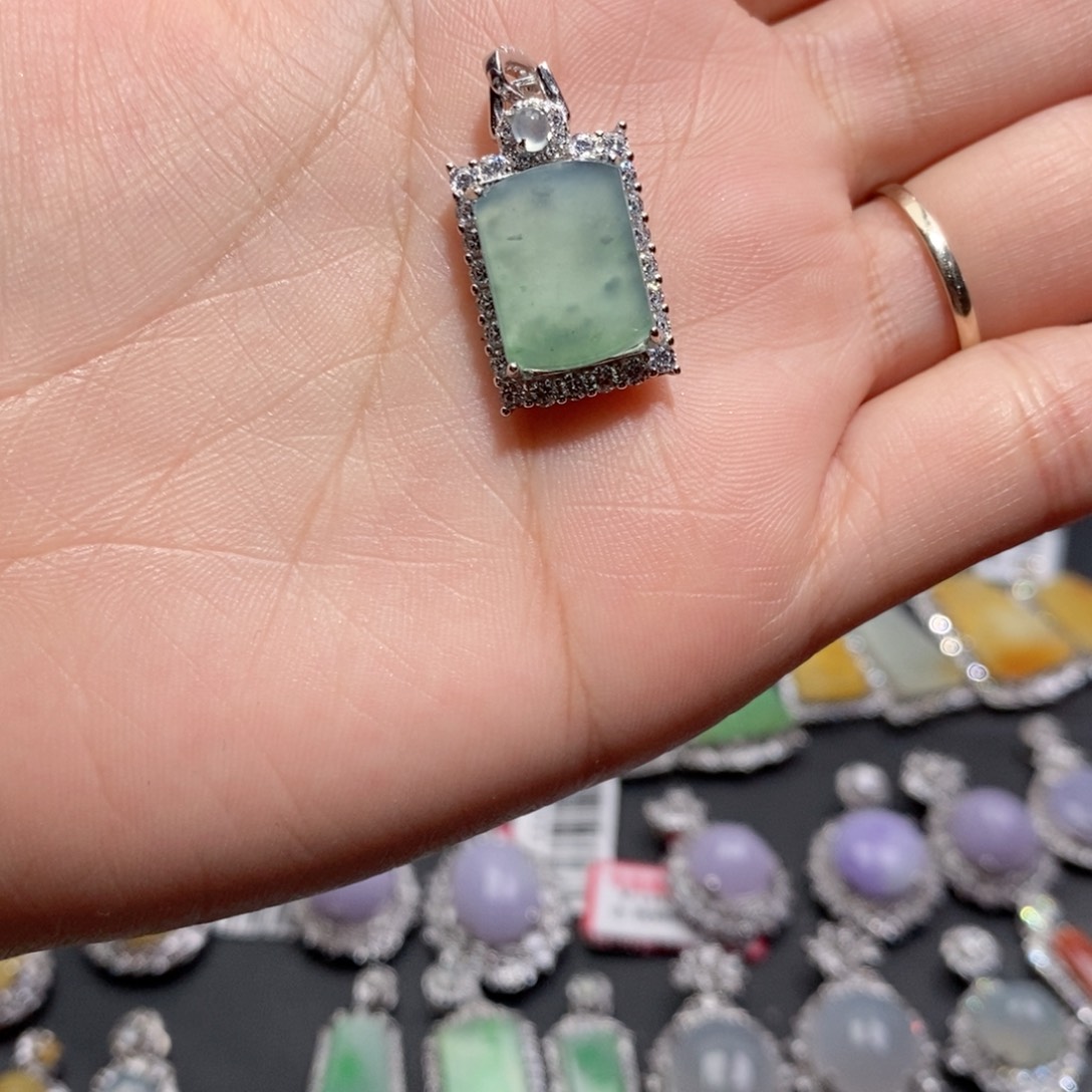 翡翠吊坠(赠链)银S925镶嵌c c c