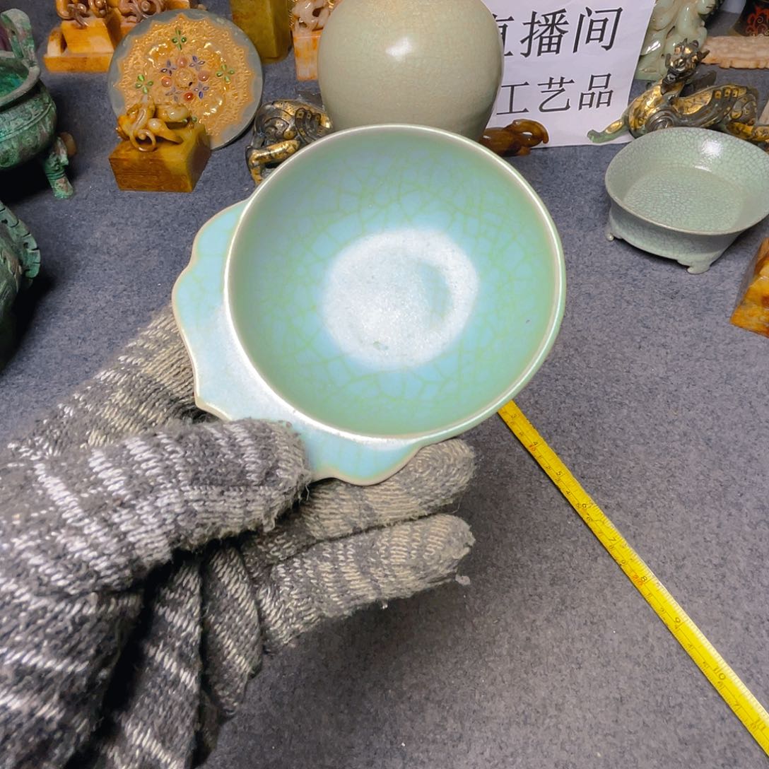 摆件人**烟坎坎坷坷地走过这条小路