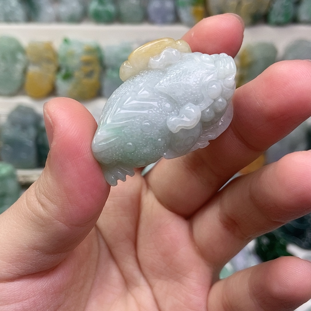 翡翠未镶嵌吊坠(赠链)