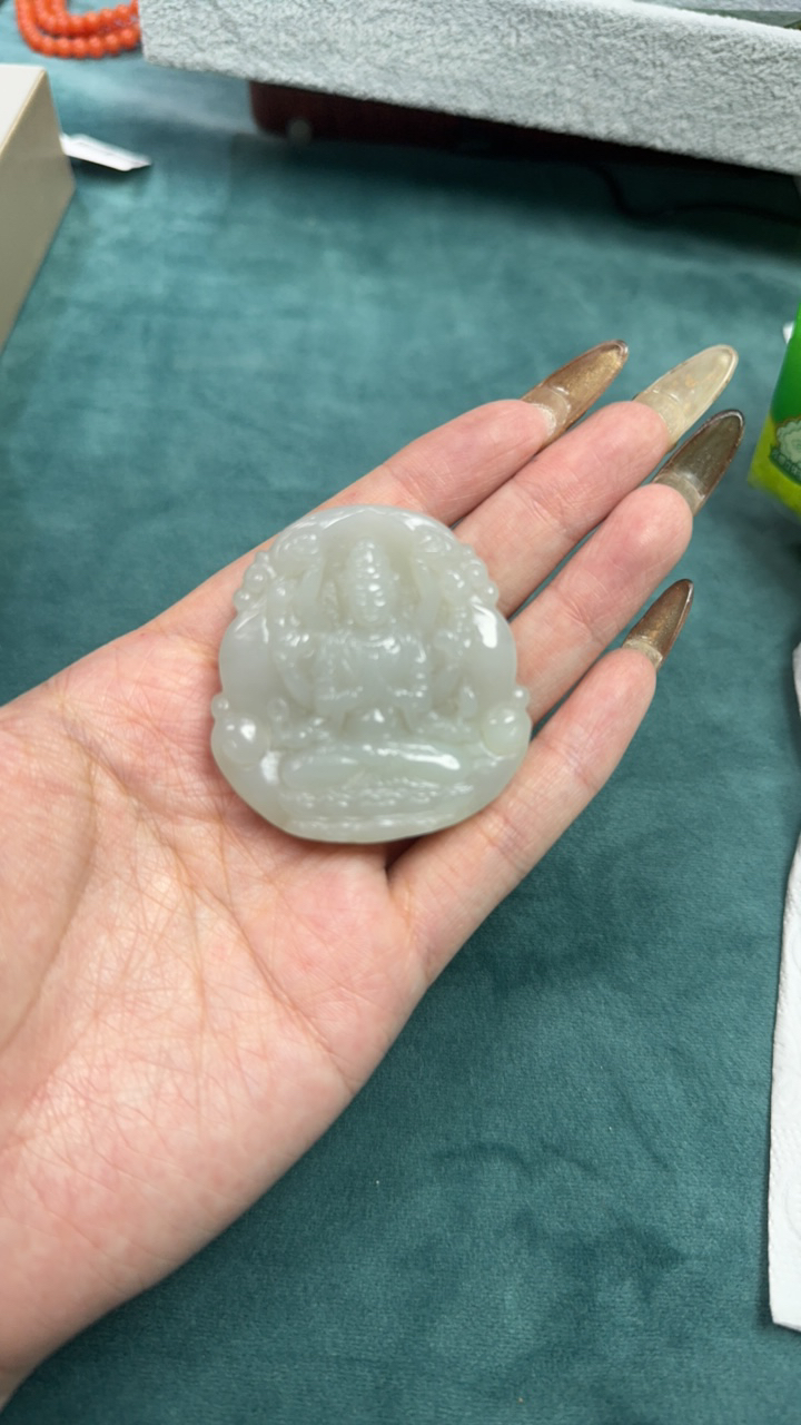 和田玉晴水观音牌