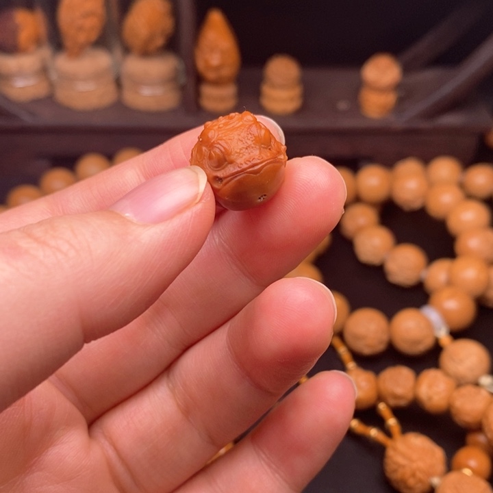 猴头核桃吊坠金蟾