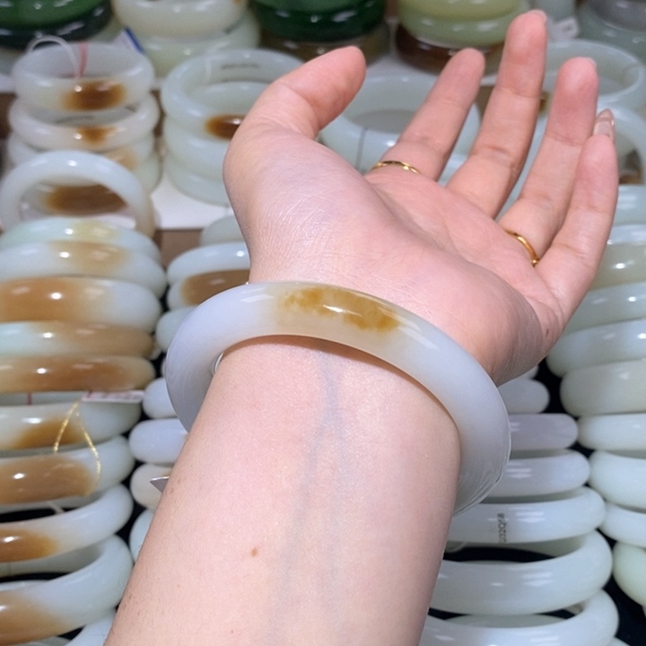 和田玉手镯未镶嵌糖白镯