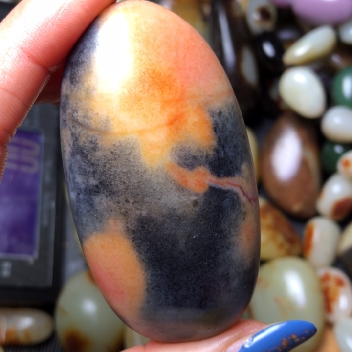 和田玉（翠青玉）未镶嵌珠宝奇石