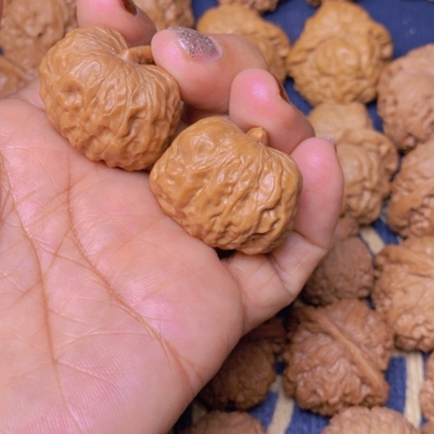 【闪购商品】文玩核桃吊坠呵*、一根筋