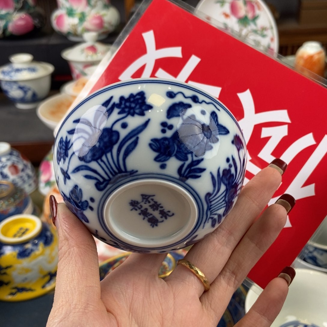 杯陶瓷艺术家的作品是一