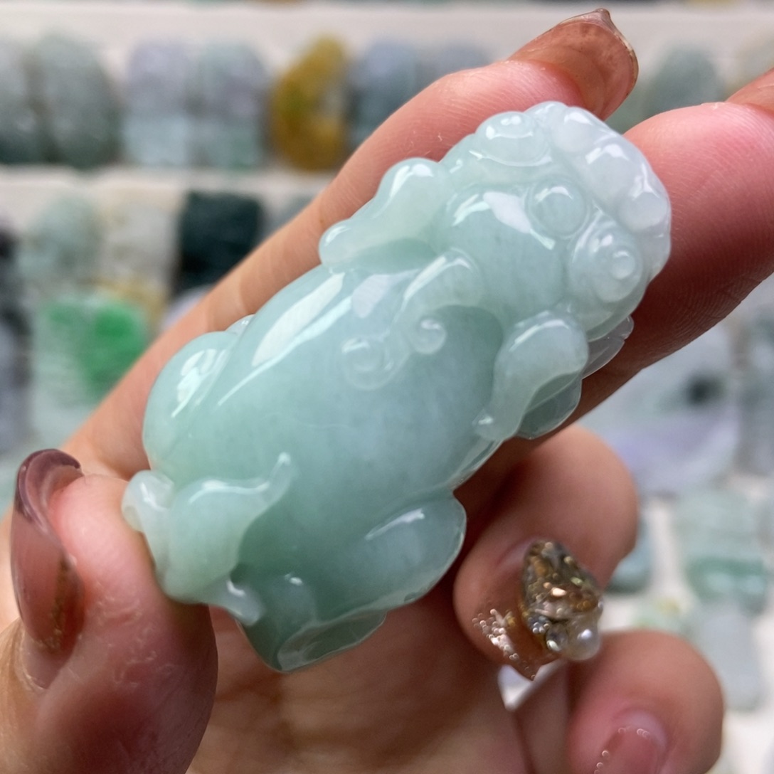 翡翠吊坠(赠链)未镶嵌