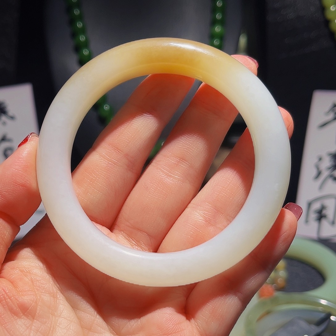 未镶嵌手镯和田玉小****角俄糖白