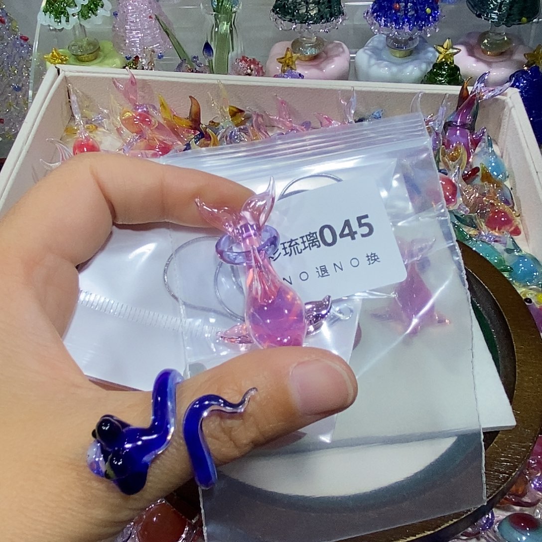 阿****玻璃颈饰45海豚一个