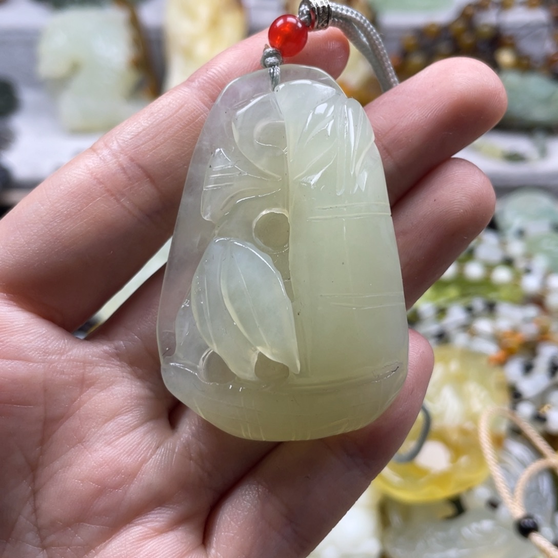 蛇纹石玉未镶嵌吊坠