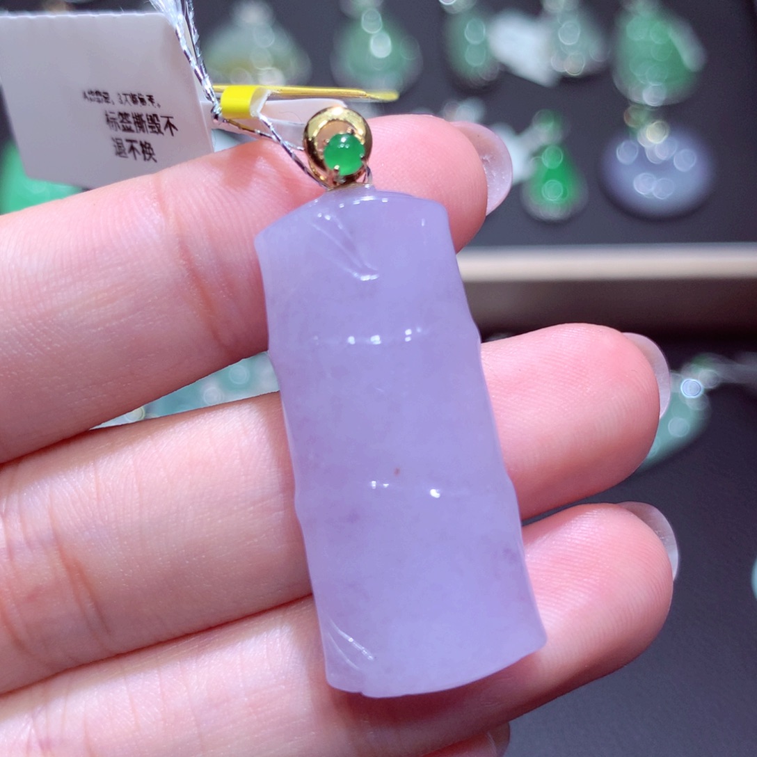 翡翠18K金镶嵌颈饰翡翠