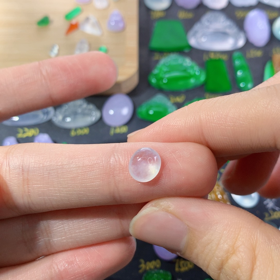 翡翠颈饰未镶嵌蛋面