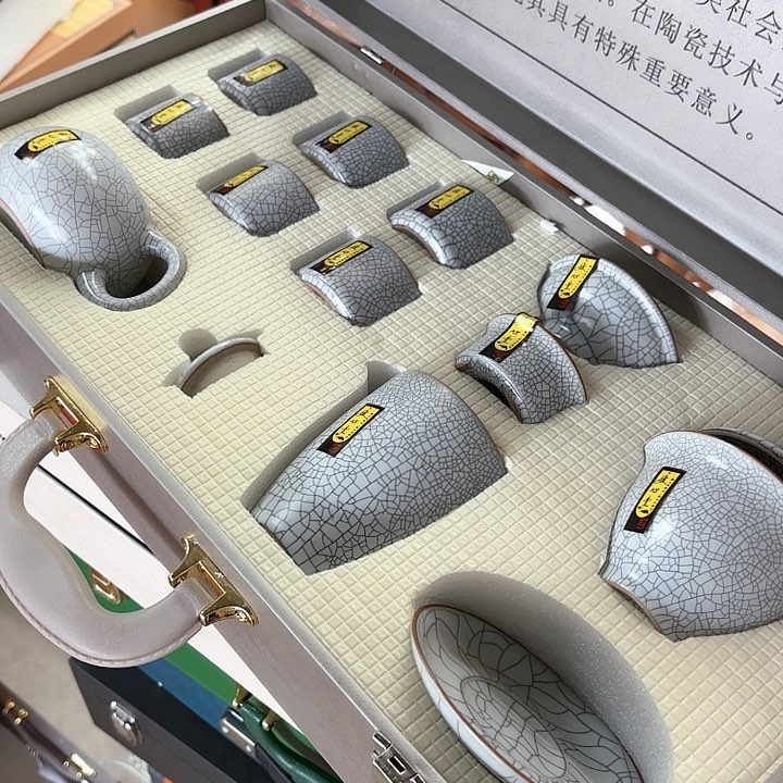 孤品茶具套装等。         