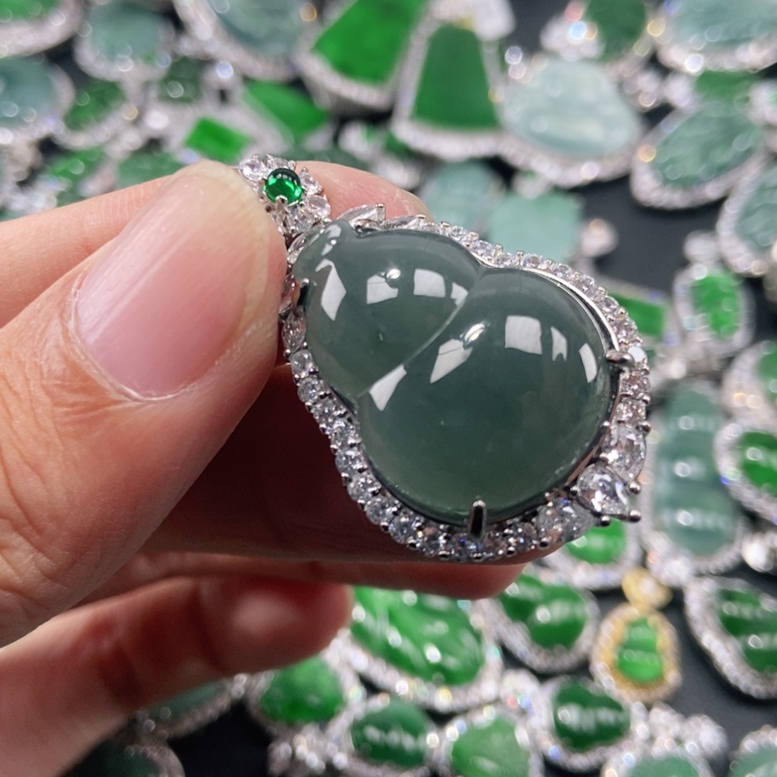 翡翠未镶嵌吊坠(不含链)