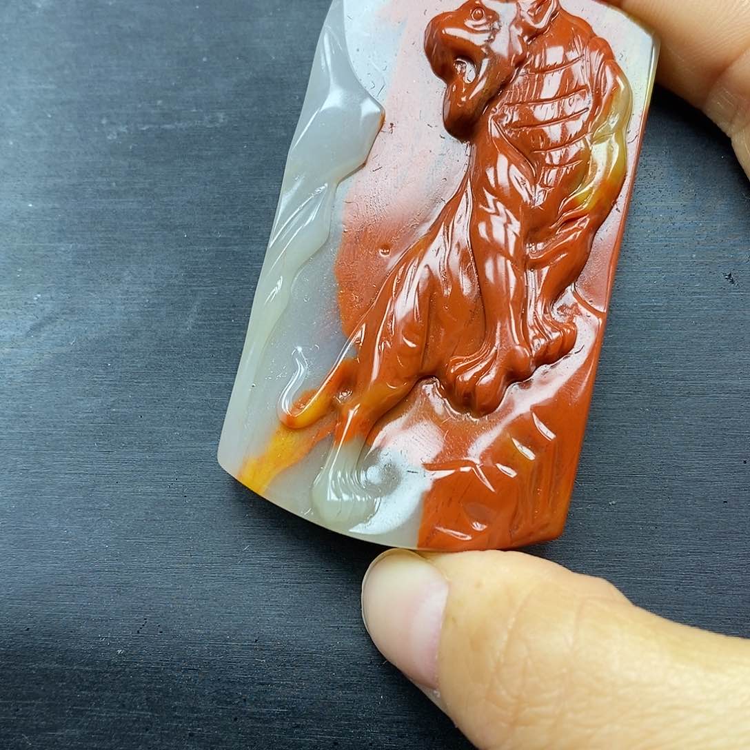 石英质玉（黄龙玉）颈饰未镶嵌