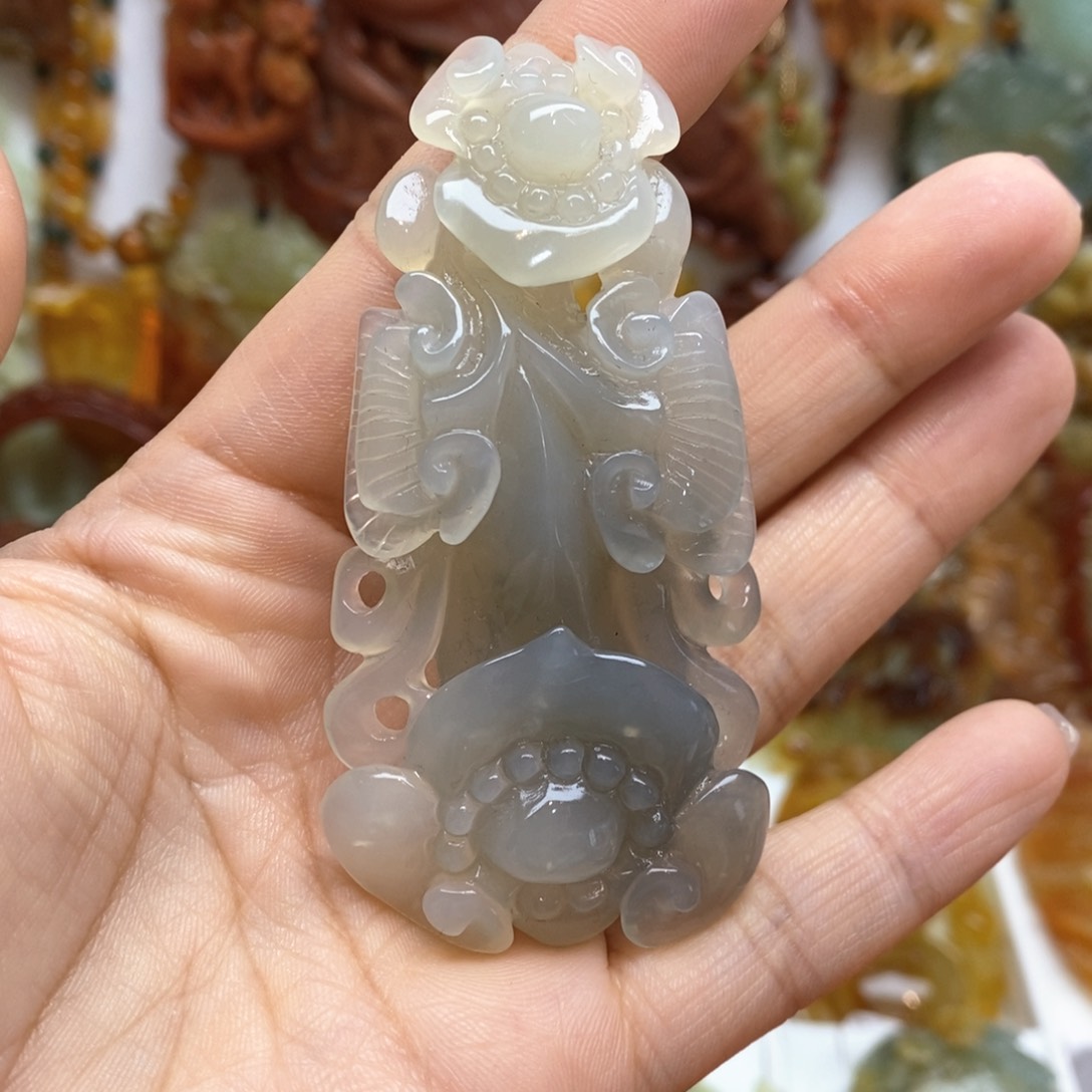 蛇纹石玉颈饰未镶嵌