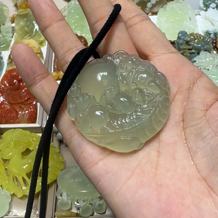 蛇纹石玉吊坠未镶嵌