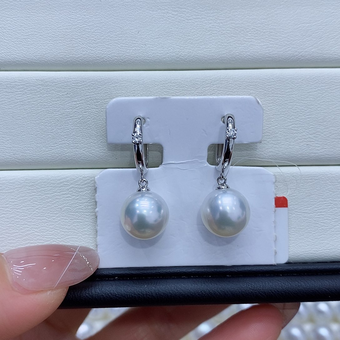 海水珍珠耳饰18K金镶嵌10到11点位