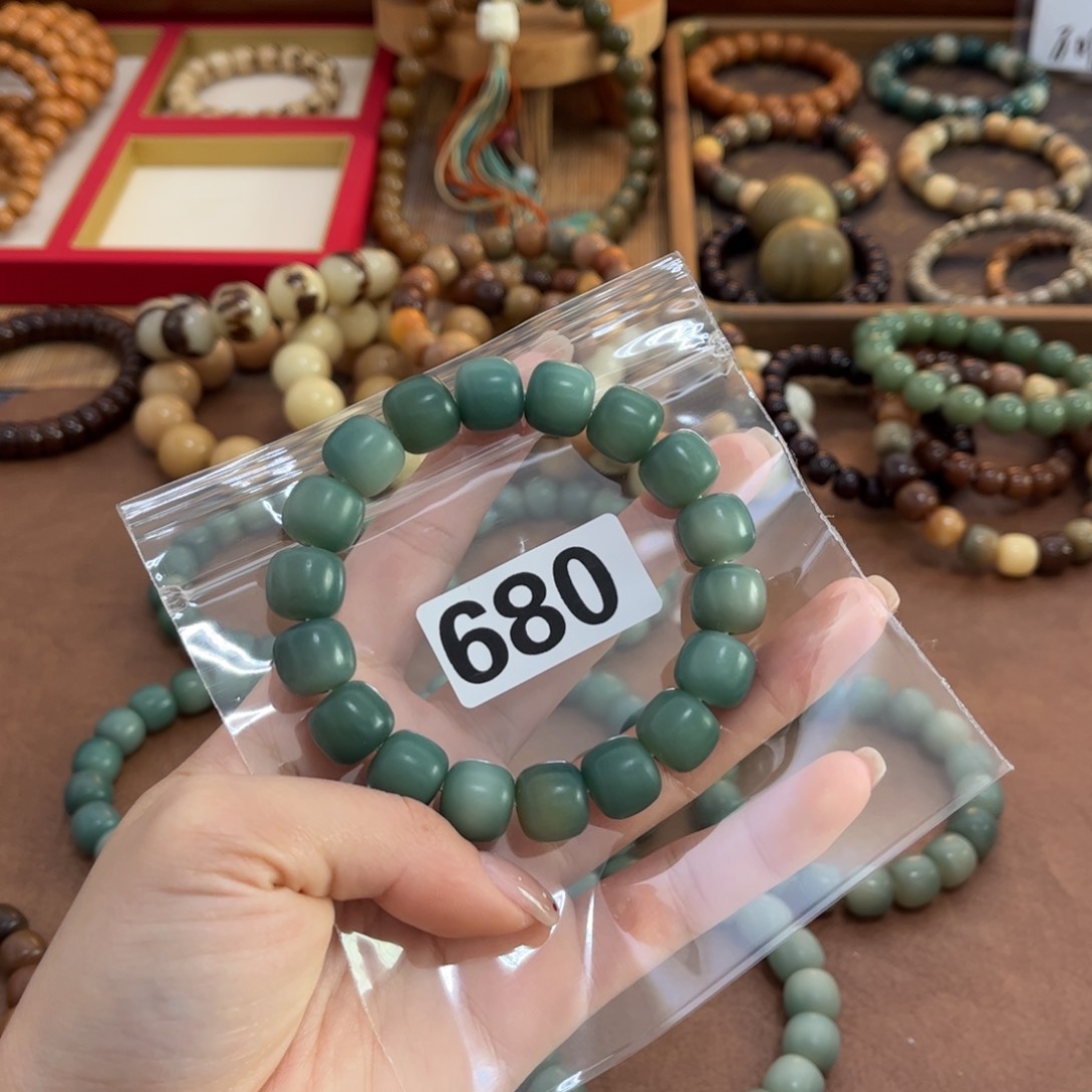 白玉菩提手串。***晓680干磨末蓝