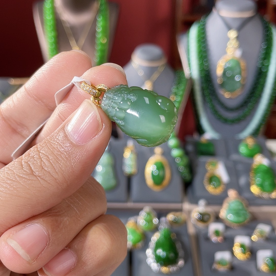 和田玉（碧玉）18K金镶嵌颈饰