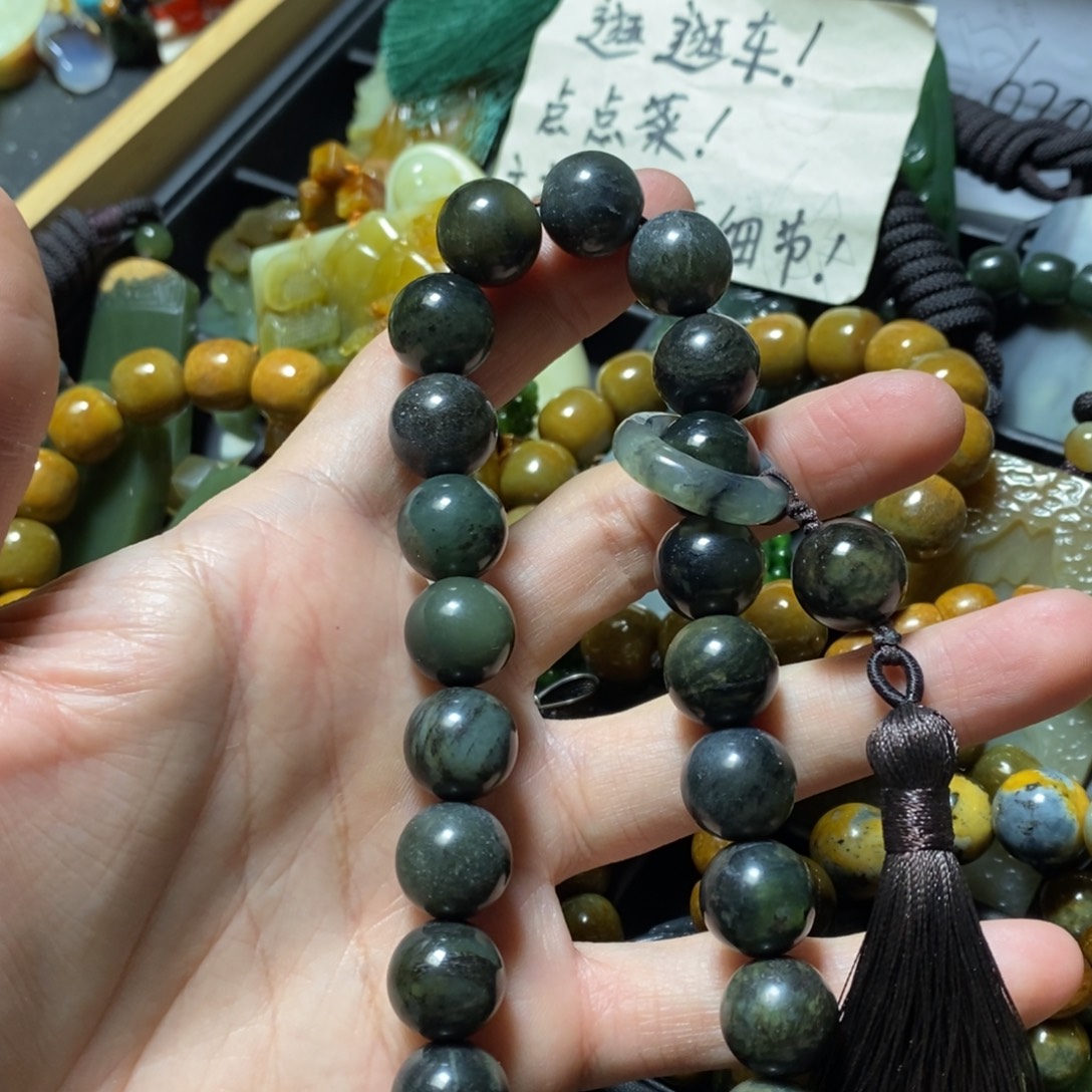 蛇纹石玉未镶嵌颈饰