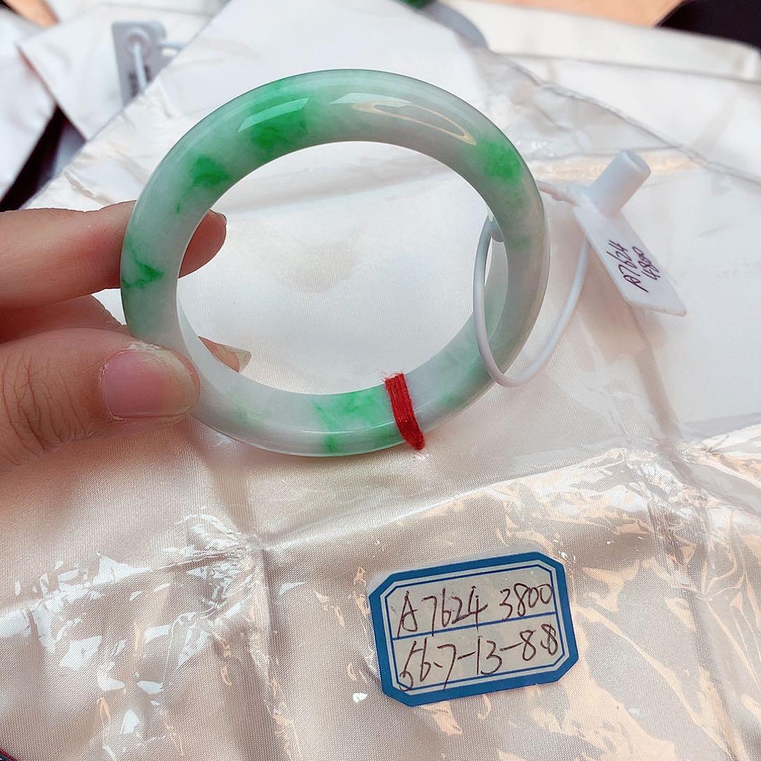 翡翠手镯未镶嵌天然缅甸翡翠A货