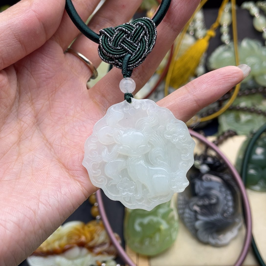 蛇纹石玉颈饰未镶嵌