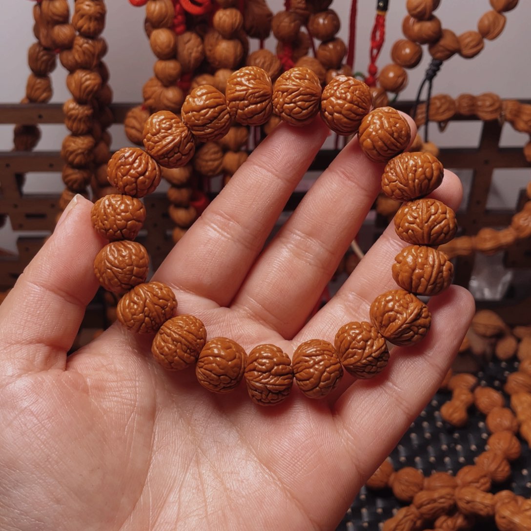 木质类龙纹桃枭手串