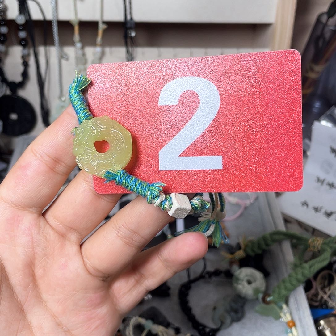 蛇纹石玉颈饰合金煙