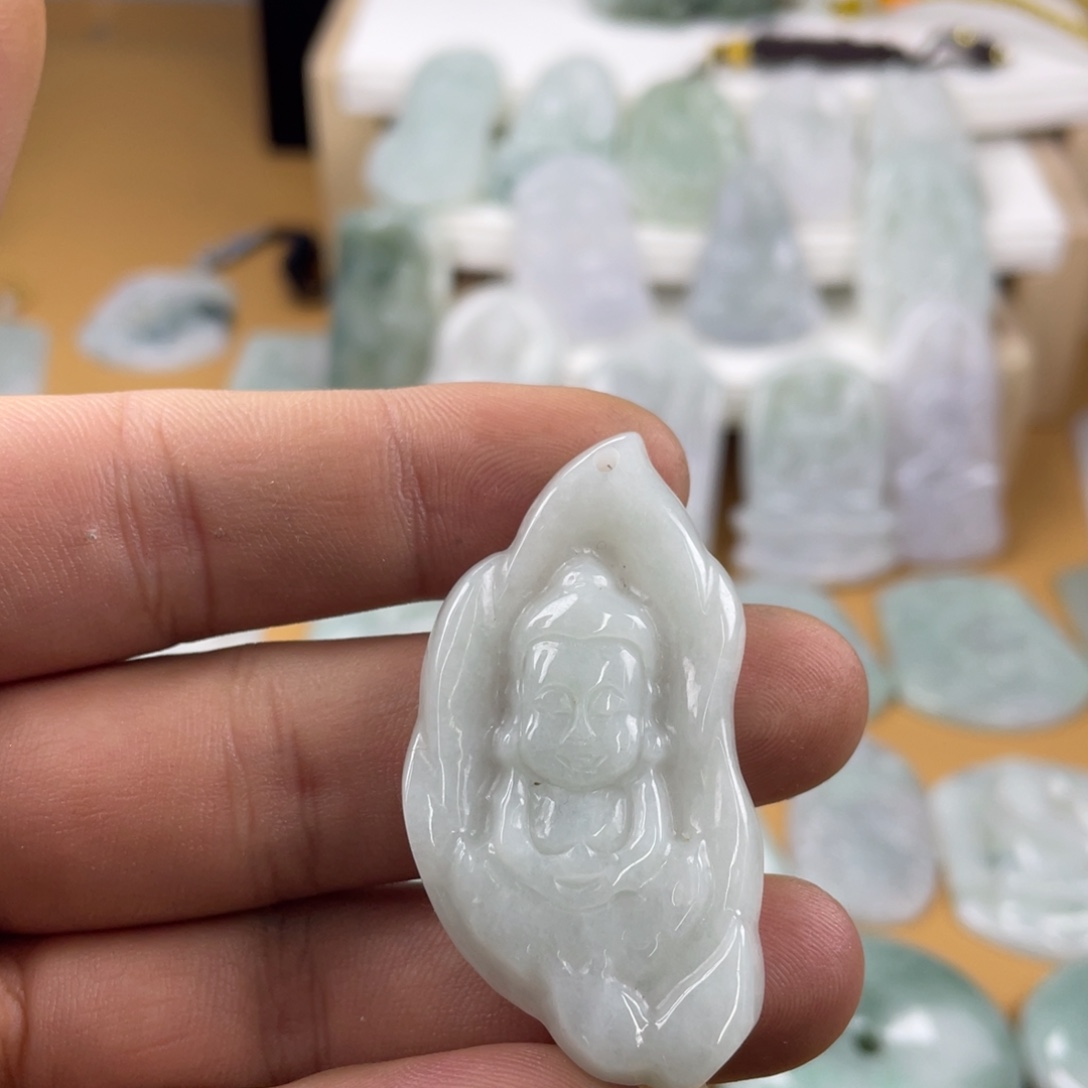 翡翠未镶嵌颈饰宝宝佛