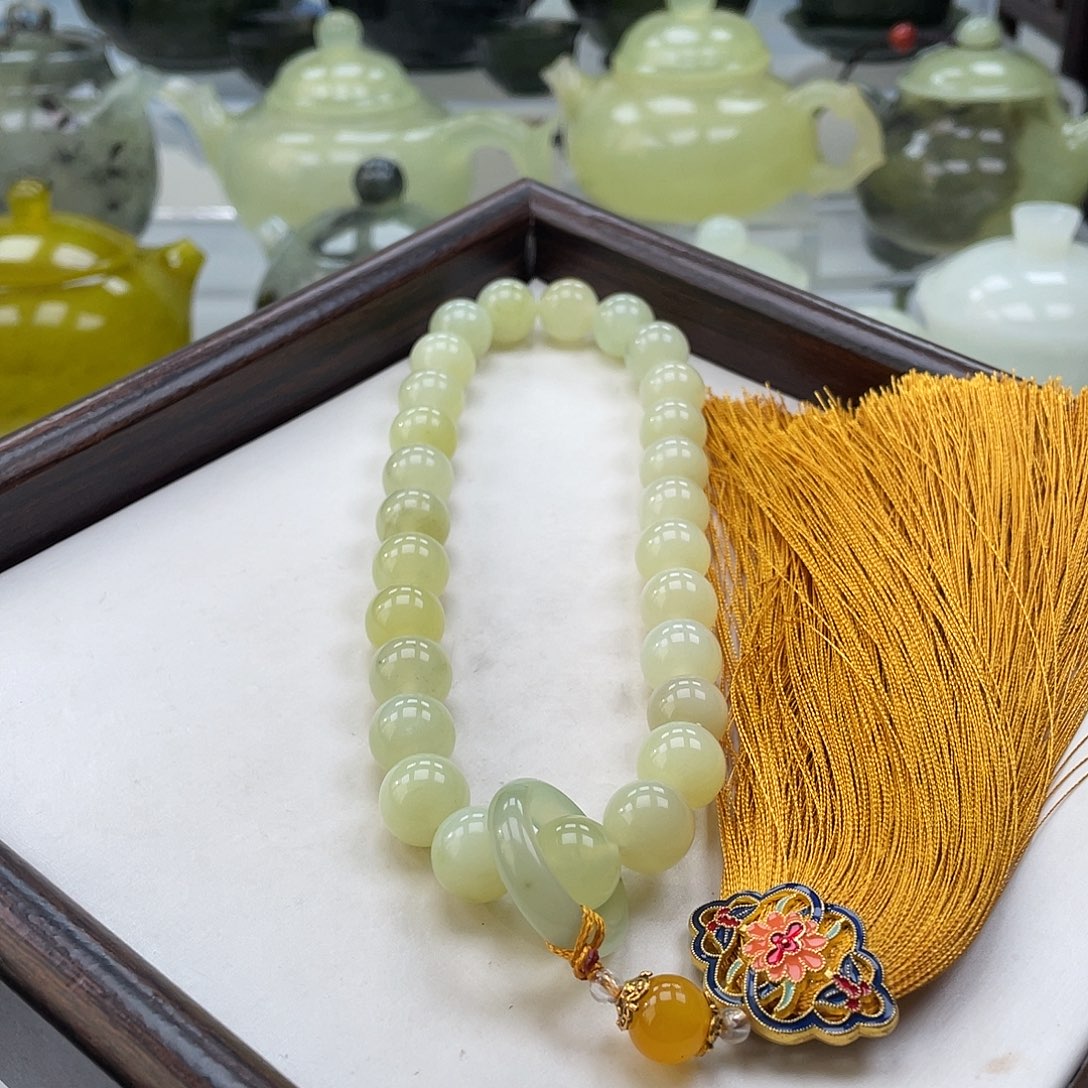 蛇纹石玉未镶嵌手持