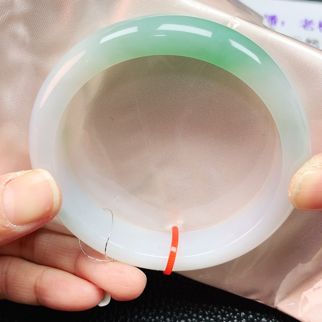 翡翠手镯未镶嵌59圈