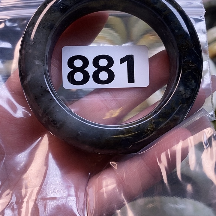 木***女蛇纹石玉未镶嵌手镯