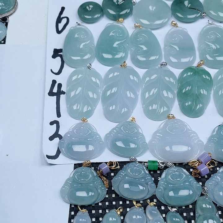 颈饰未镶嵌翡翠天然翡翠吊坠