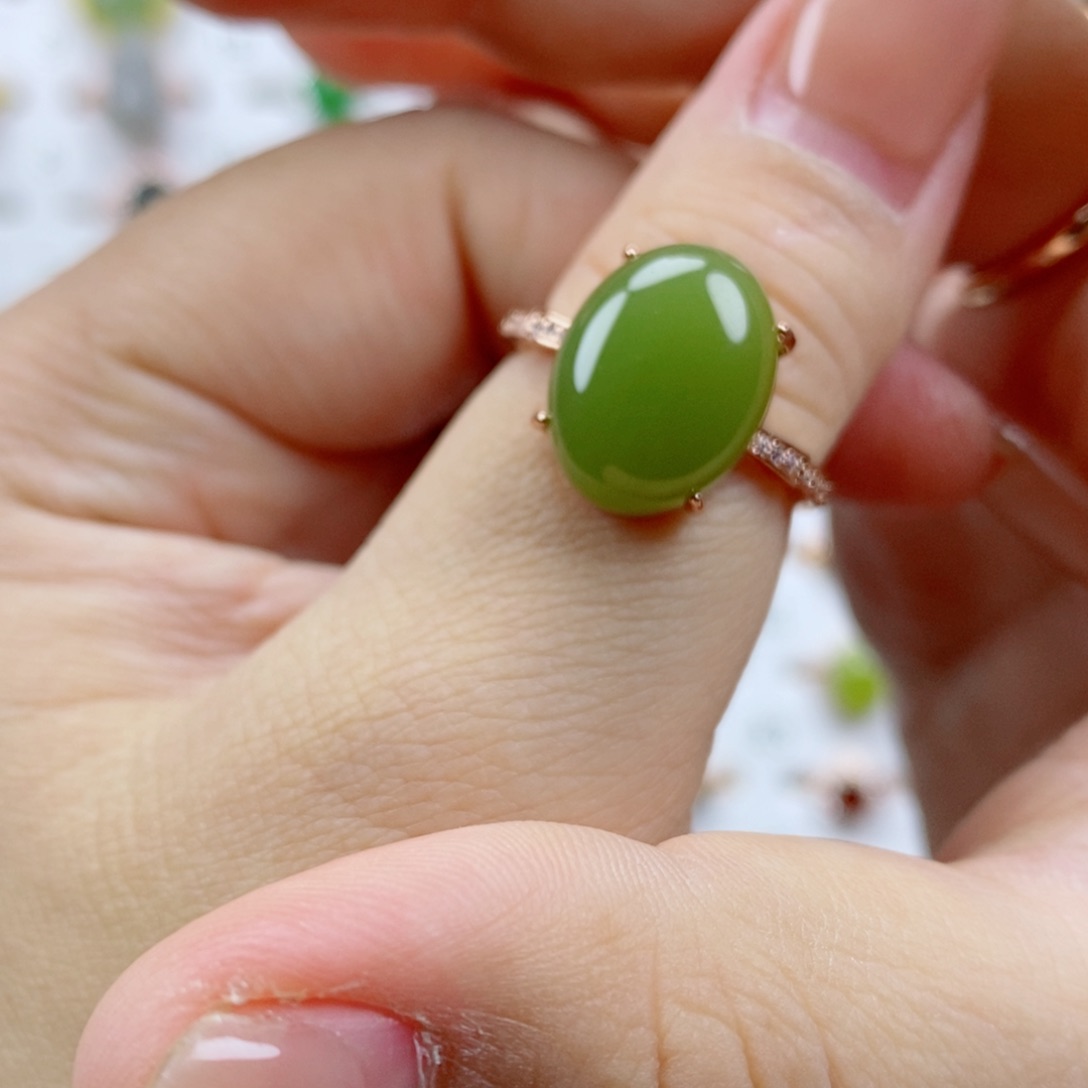 未镶嵌戒指和田玉