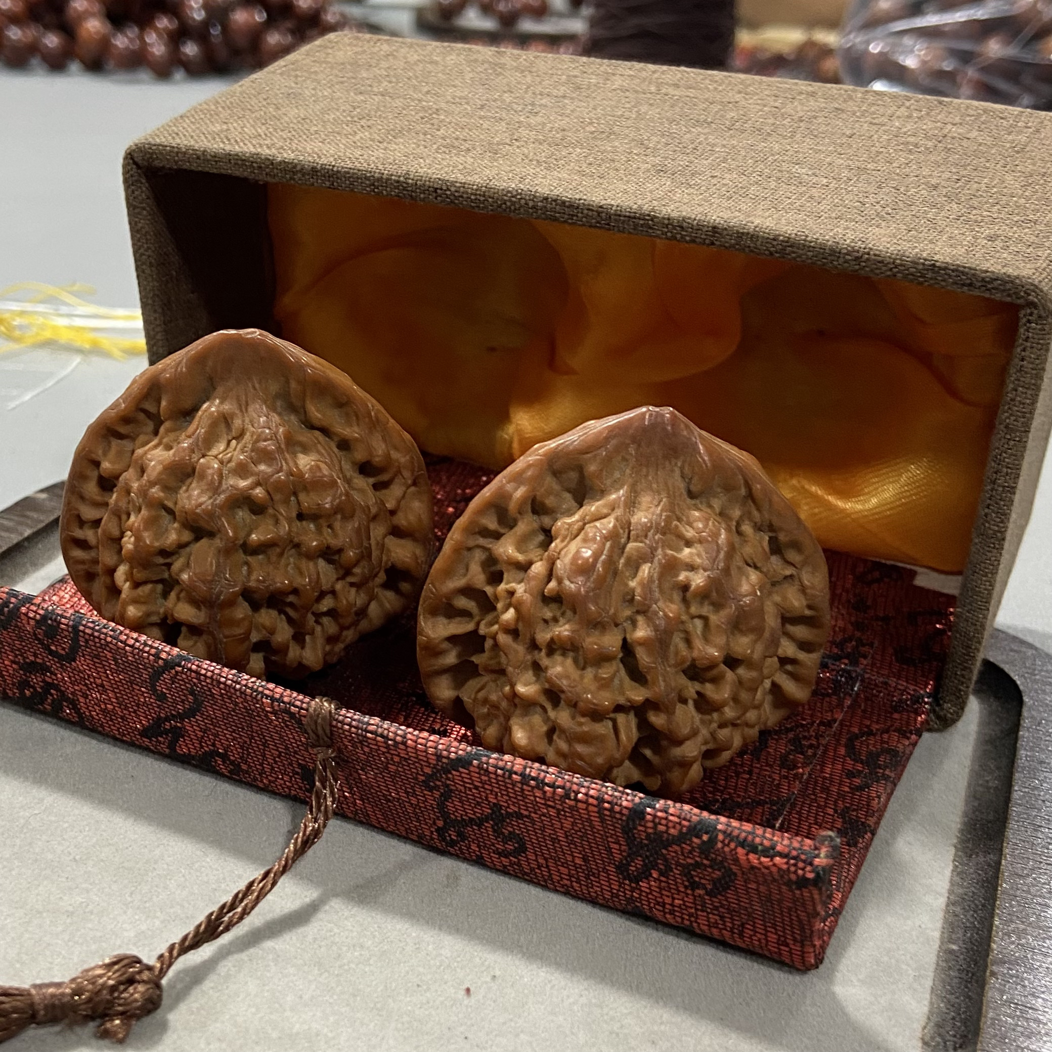 A108麒麟纹满天星狮子头官帽手捻桩型尺寸多样；文玩核桃