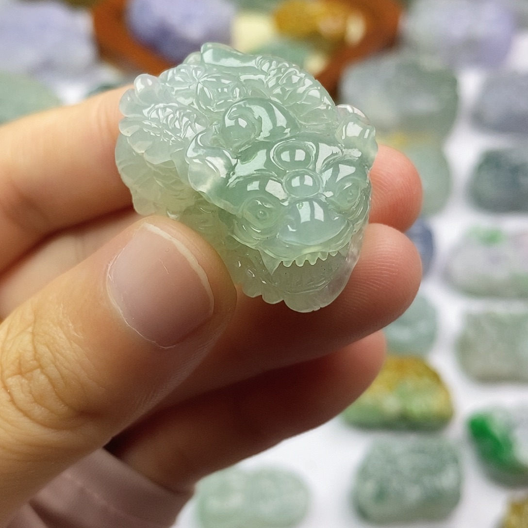 翡翠未镶嵌颈饰貔貅