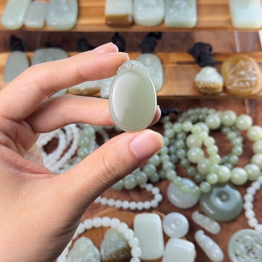 和田玉未镶嵌颈饰