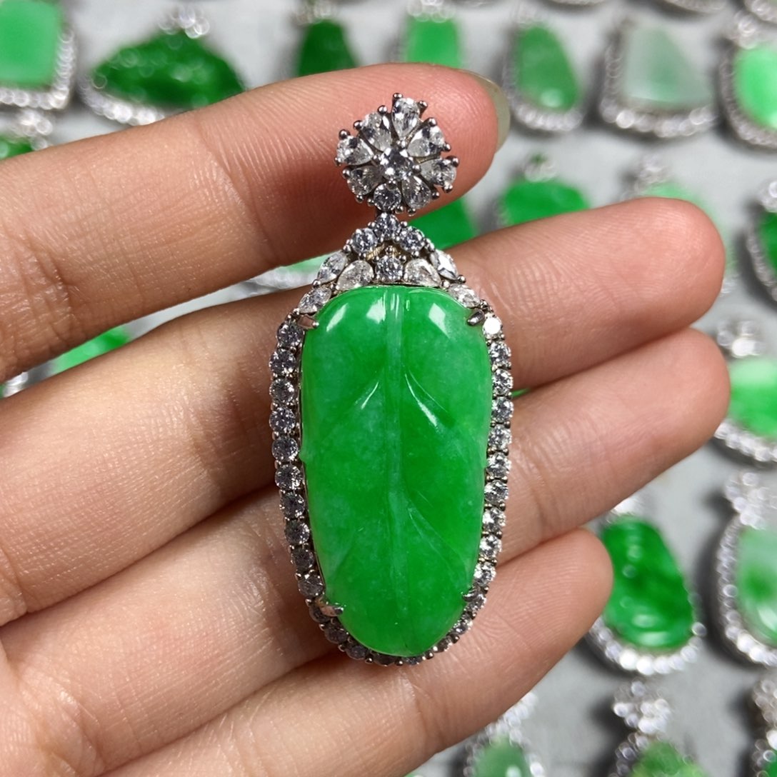 颈饰未镶嵌翡翠叶子