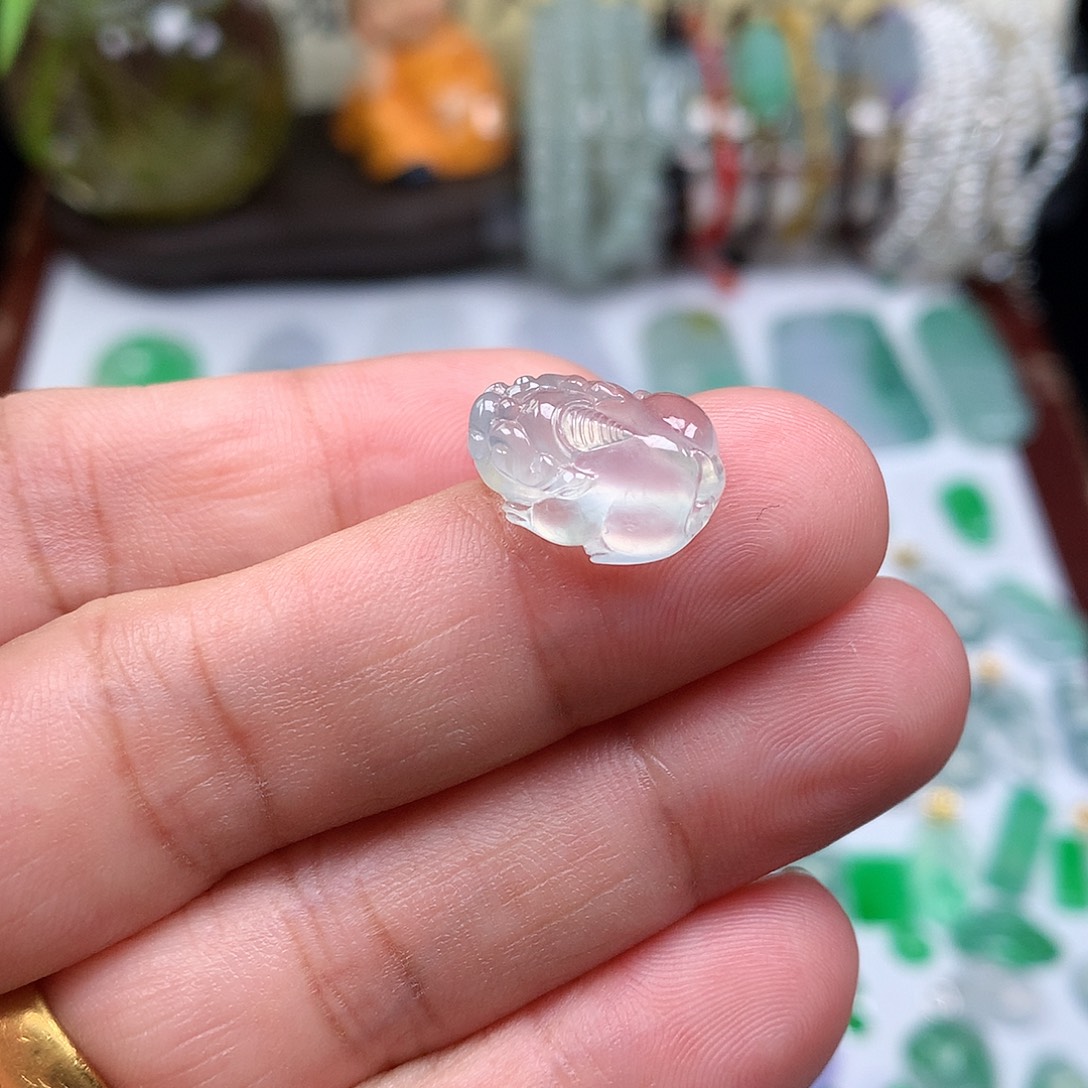 翡翠裸石缅甸天然A货翡翠冰种貔貅