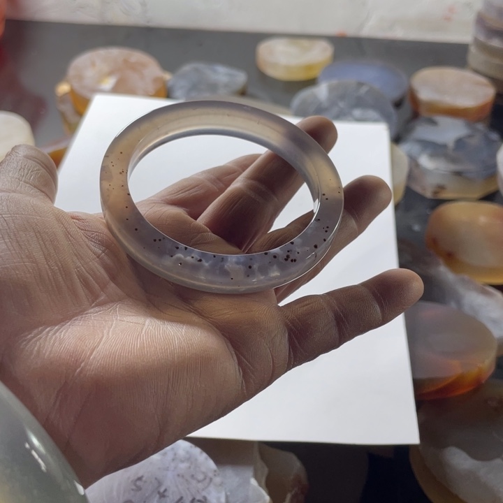 梨***初玛瑙/玉髓未镶嵌手镯