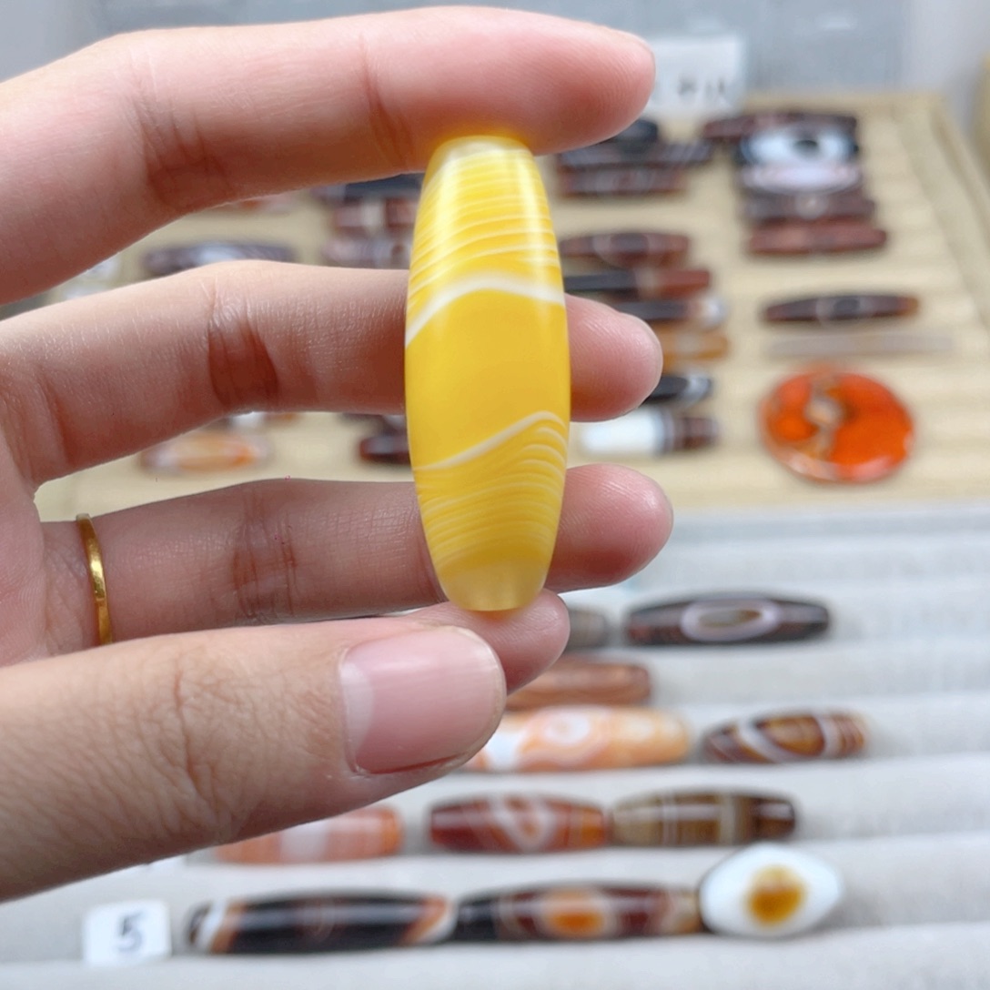 圣***展合金颈饰玛瑙/玉髓