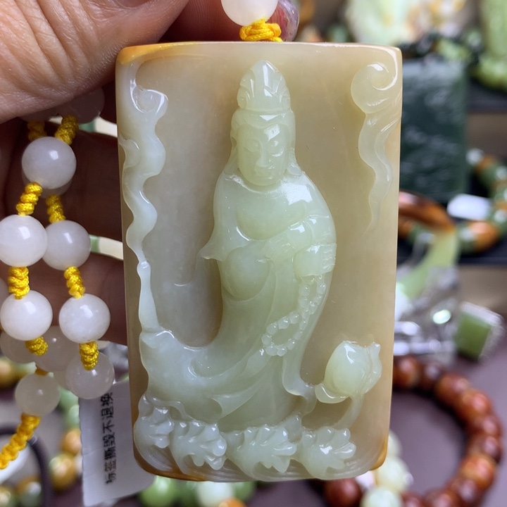 吊坠(赠链)未镶嵌透闪石质玉
