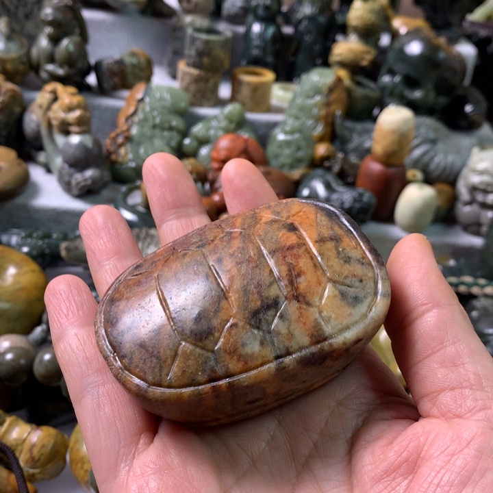 未镶嵌岫岩河磨玉（透闪石质玉）把件