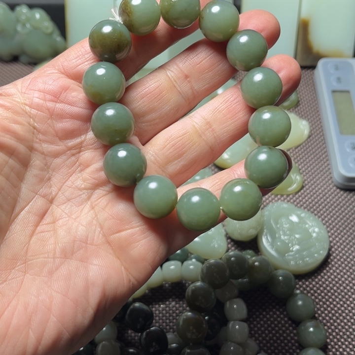 田***里和田玉（糖玉）未镶嵌挂件