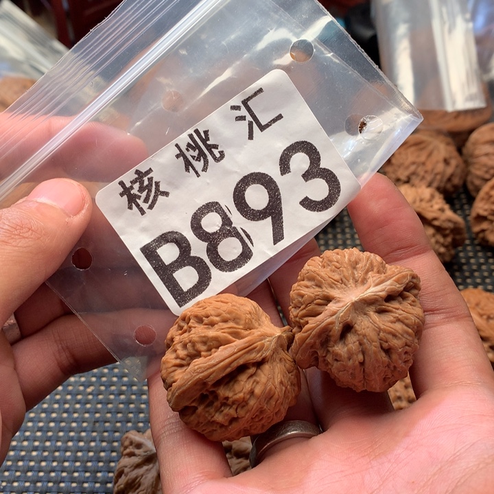 文玩核桃吊坠黑马